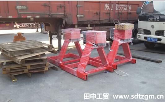 新疆發(fā)動機翻轉(zhuǎn)架.jpg